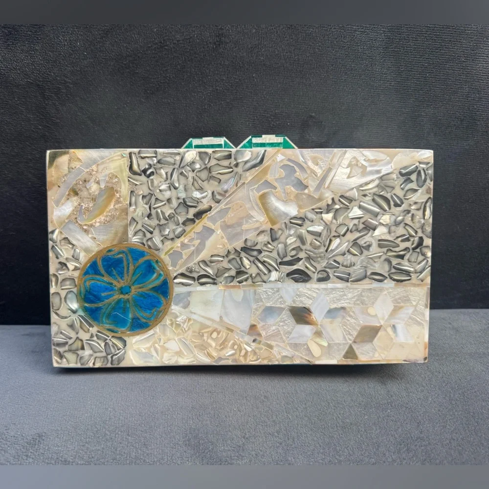 Amzing handmade Egyptian mother of pearl bag with removable gold chain - Picture 2 of 2